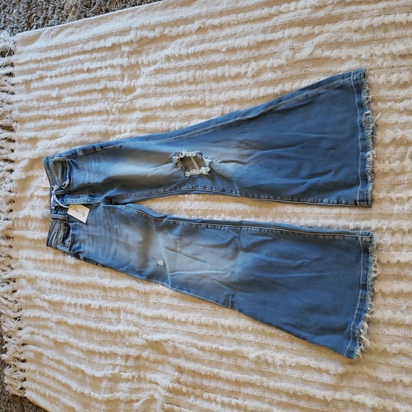 Pink Lily  Distressed Flare Jeans Raw hem - Picture 4 of 4